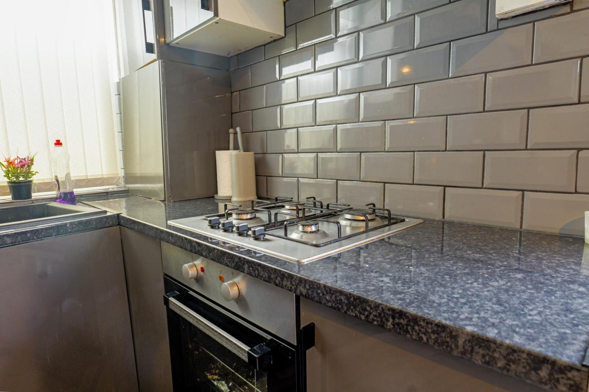 Rochdale 3 Bedroom House 2 Bath With Free Parking Sleeps 7 Exterior photo