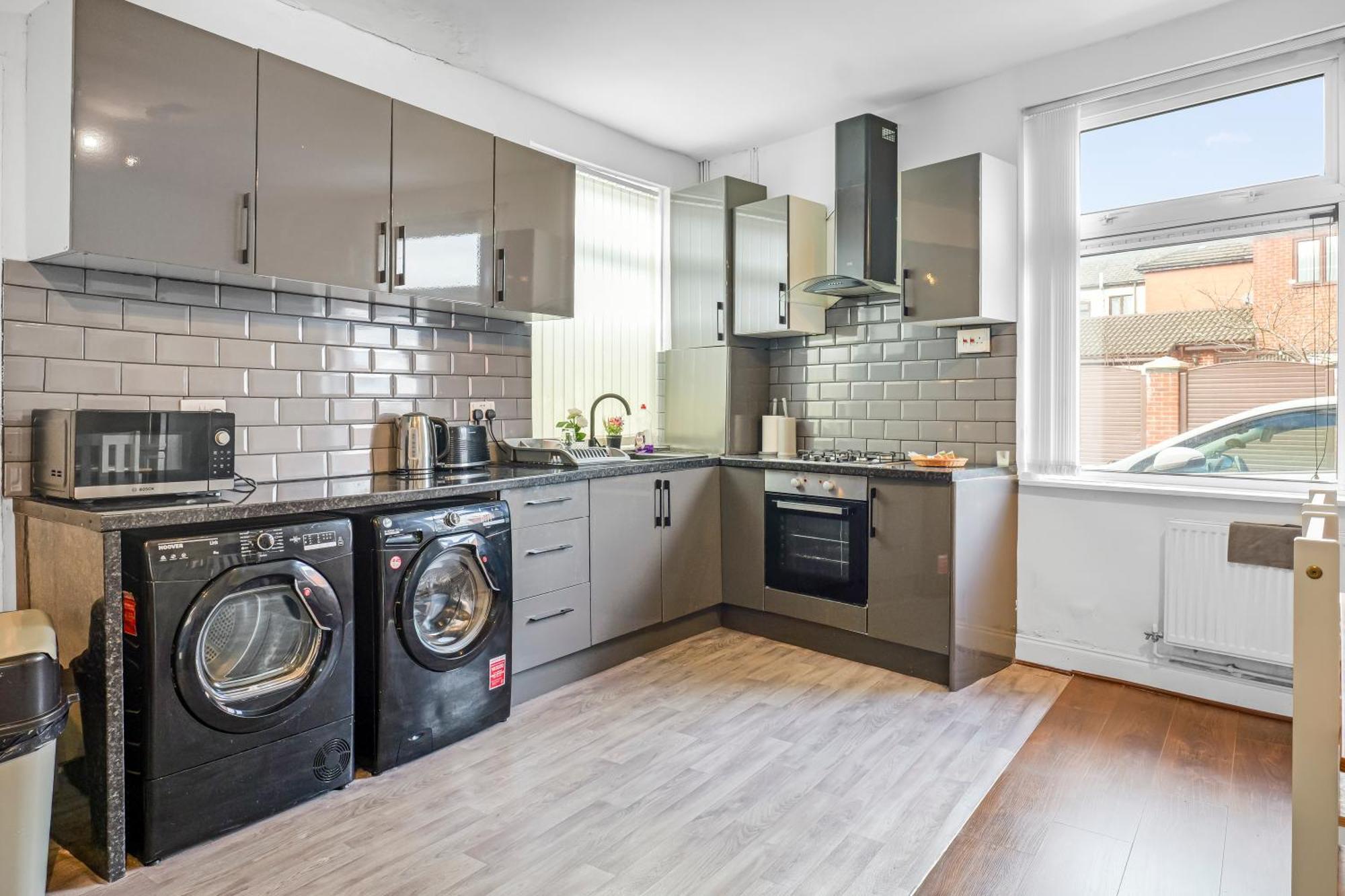 Rochdale 3 Bedroom House 2 Bath With Free Parking Sleeps 7 Exterior photo