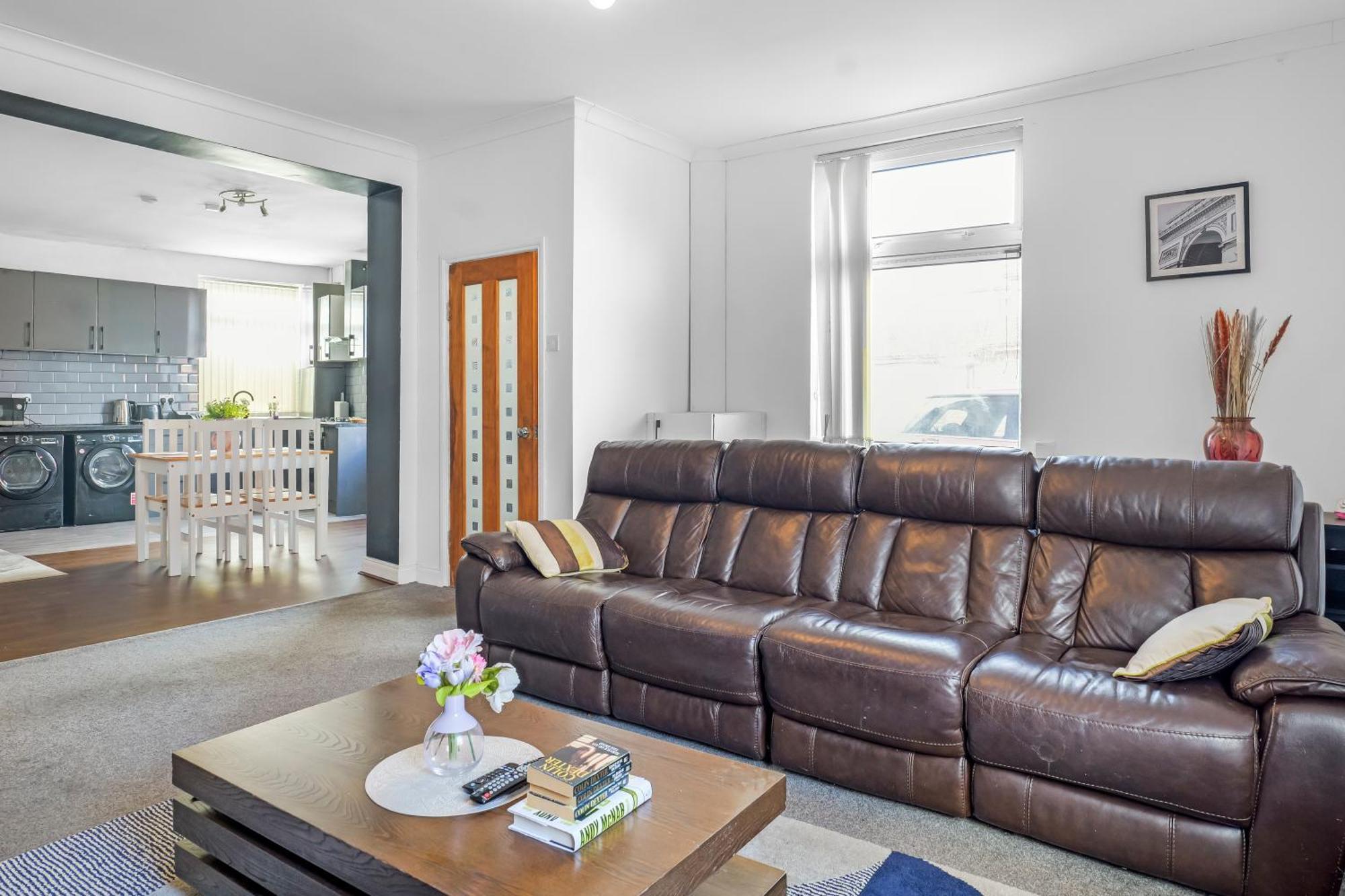 Rochdale 3 Bedroom House 2 Bath With Free Parking Sleeps 7 Exterior photo